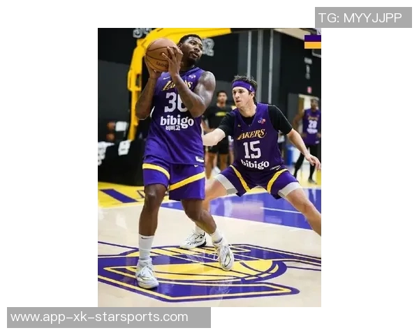 雷迪克称斯玛特为防守核心指挥能力与詹姆斯并驾齐驱