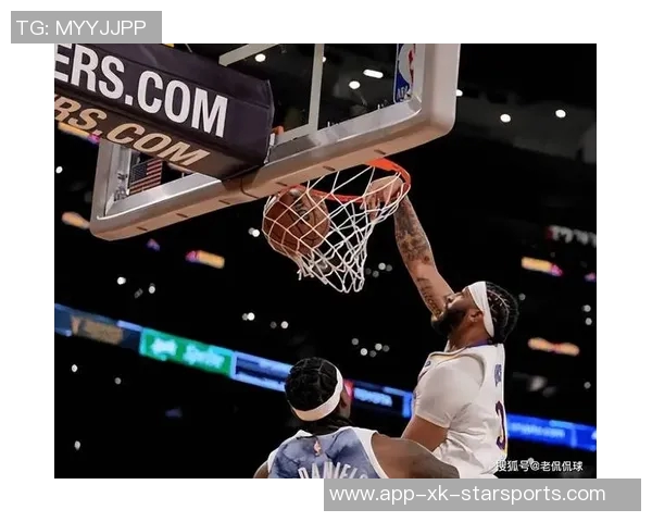 文班与华子对决精彩瞬间剃头技巧助力少林神力展现绝佳跳投 文班与华子对决精彩瞬间剃头技巧助力少林神力展现绝佳跳投